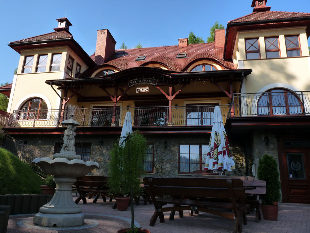 Niedzica Zamek: 150 m od hradu, 300 m od priehrady